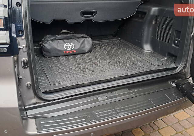 Бежевый Тойота Ленд Крузер Прадо, объемом двигателя 3.96 л и пробегом 40 тыс. км за 42000 $, фото 17 на Automoto.ua