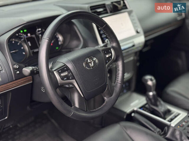Бежевий Тойота Ленд Крузер Прадо, об'ємом двигуна 4 л та пробігом 40 тис. км за 51500 $, фото 26 на Automoto.ua