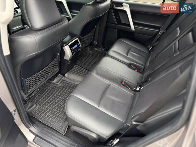 Бежевий Тойота Ленд Крузер Прадо, об'ємом двигуна 4 л та пробігом 40 тис. км за 51500 $, фото 35 на Automoto.ua