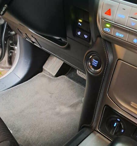 Бежевый Тойота Ленд Крузер Прадо, объемом двигателя 3.96 л и пробегом 40 тыс. км за 42000 $, фото 15 на Automoto.ua