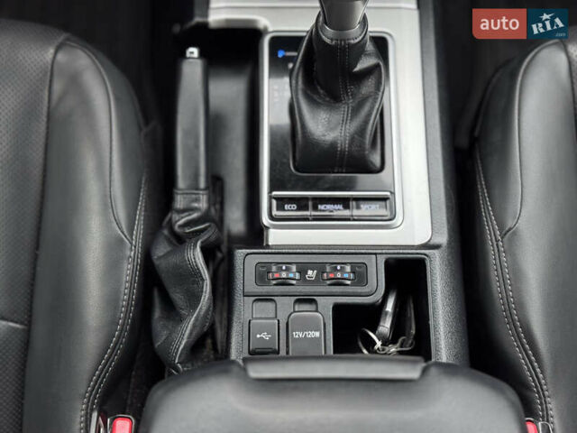 Бежевий Тойота Ленд Крузер Прадо, об'ємом двигуна 4 л та пробігом 40 тис. км за 51500 $, фото 31 на Automoto.ua