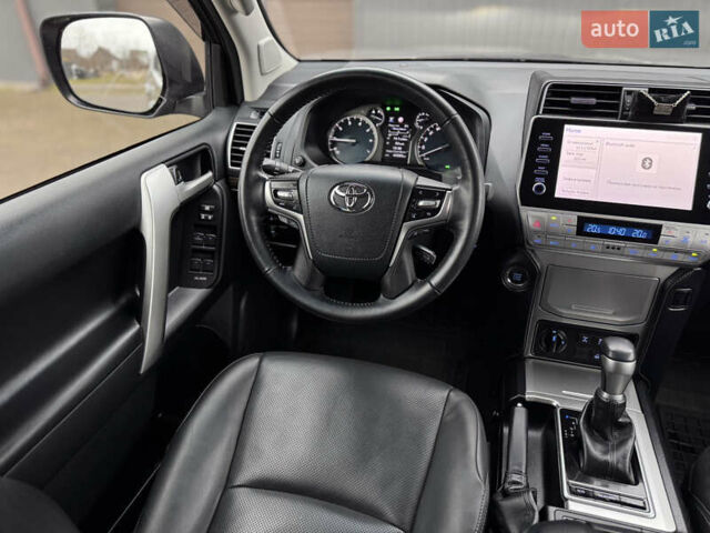 Бежевий Тойота Ленд Крузер Прадо, об'ємом двигуна 4 л та пробігом 40 тис. км за 51500 $, фото 28 на Automoto.ua