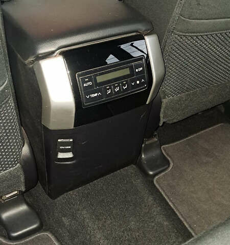 Бежевый Тойота Ленд Крузер Прадо, объемом двигателя 3.96 л и пробегом 40 тыс. км за 42000 $, фото 14 на Automoto.ua