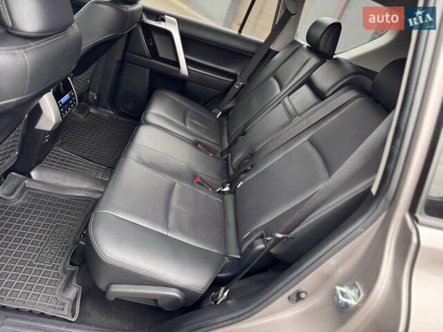 Бежевий Тойота Ленд Крузер Прадо, об'ємом двигуна 4 л та пробігом 40 тис. км за 51500 $, фото 37 на Automoto.ua