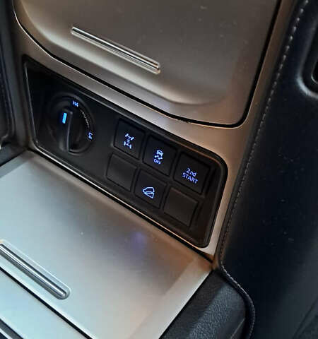 Бежевый Тойота Ленд Крузер Прадо, объемом двигателя 3.96 л и пробегом 40 тыс. км за 42000 $, фото 27 на Automoto.ua