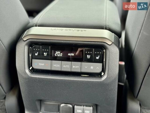 Бежевый Тойота Ленд Крузер Прадо, объемом двигателя 2.76 л и пробегом 15 тыс. км за 67900 $, фото 42 на Automoto.ua