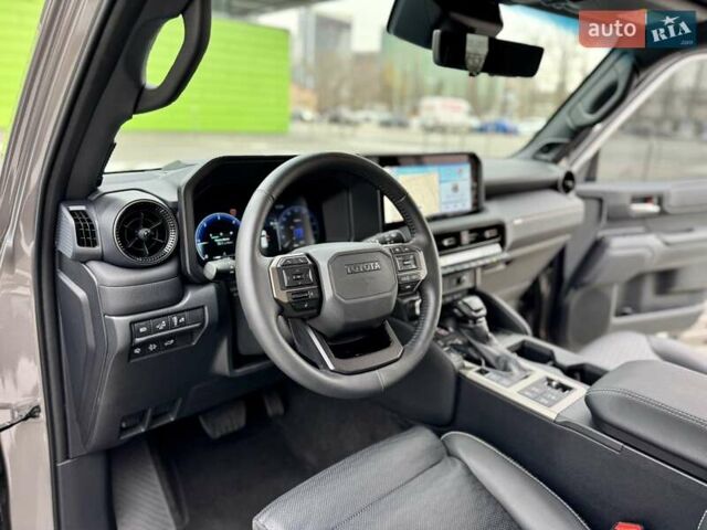 Бежевый Тойота Ленд Крузер Прадо, объемом двигателя 2.76 л и пробегом 15 тыс. км за 67900 $, фото 32 на Automoto.ua