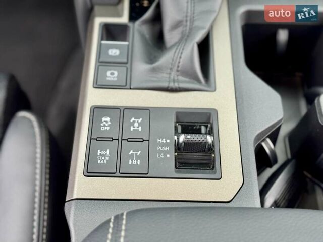 Бежевый Тойота Ленд Крузер Прадо, объемом двигателя 2.76 л и пробегом 15 тыс. км за 67900 $, фото 54 на Automoto.ua