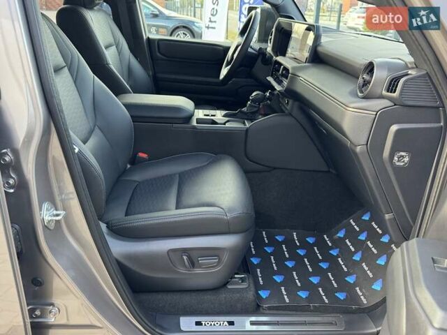 Бежевий Тойота Ленд Крузер Прадо, об'ємом двигуна 2.4 л та пробігом 1 тис. км за 70900 $, фото 40 на Automoto.ua