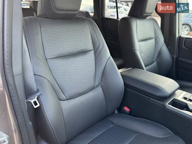 Бежевий Тойота Ленд Крузер Прадо, об'ємом двигуна 2.4 л та пробігом 1 тис. км за 70900 $, фото 41 на Automoto.ua