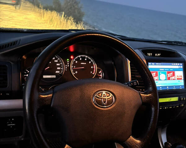 Черный Тойота Ленд Крузер Прадо, объемом двигателя 2.7 л и пробегом 315 тыс. км за 13000 $, фото 4 на Automoto.ua