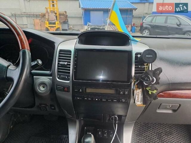 Черный Тойота Ленд Крузер Прадо, объемом двигателя 4 л и пробегом 331 тыс. км за 15280 $, фото 4 на Automoto.ua