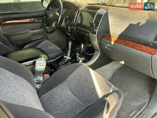 Черный Тойота Ленд Крузер Прадо, объемом двигателя 2.69 л и пробегом 260 тыс. км за 12500 $, фото 1 на Automoto.ua