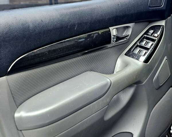 Черный Тойота Ленд Крузер Прадо, объемом двигателя 4 л и пробегом 297 тыс. км за 15800 $, фото 9 на Automoto.ua