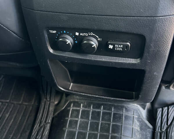 Черный Тойота Ленд Крузер Прадо, объемом двигателя 4 л и пробегом 187 тыс. км за 12998 $, фото 9 на Automoto.ua