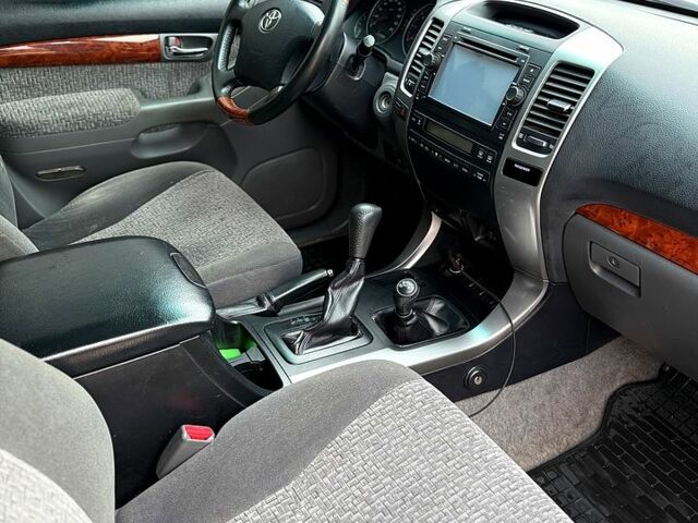 Черный Тойота Ленд Крузер Прадо, объемом двигателя 2.7 л и пробегом 188 тыс. км за 12000 $, фото 4 на Automoto.ua