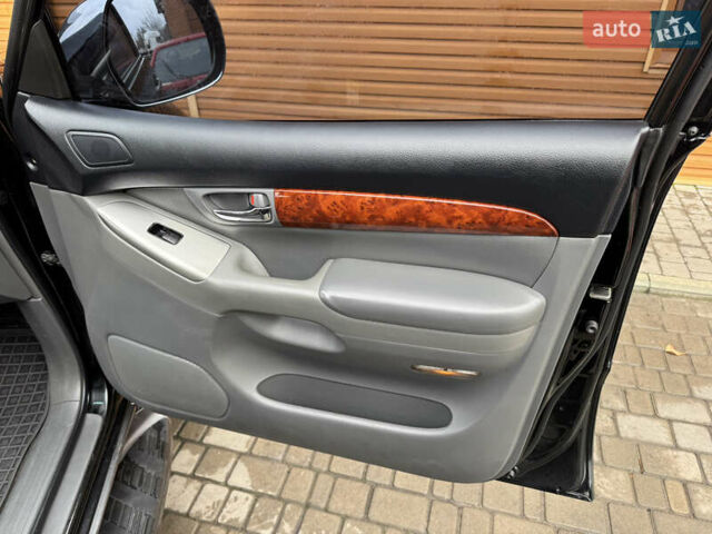 Черный Тойота Ленд Крузер Прадо, объемом двигателя 4 л и пробегом 233 тыс. км за 15700 $, фото 1 на Automoto.ua