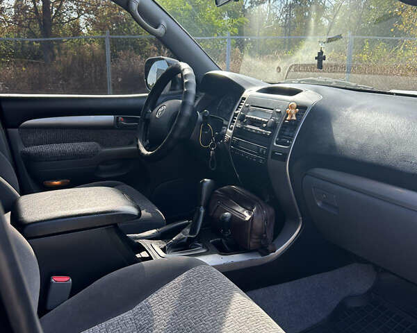 Черный Тойота Ленд Крузер Прадо, объемом двигателя 2.69 л и пробегом 287 тыс. км за 14800 $, фото 10 на Automoto.ua