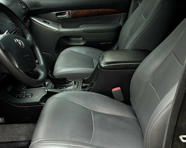 Черный Тойота Ленд Крузер Прадо, объемом двигателя 3.96 л и пробегом 225 тыс. км за 11999 $, фото 7 на Automoto.ua