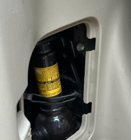 Черный Тойота Ленд Крузер Прадо, объемом двигателя 4 л и пробегом 207 тыс. км за 18300 $, фото 63 на Automoto.ua