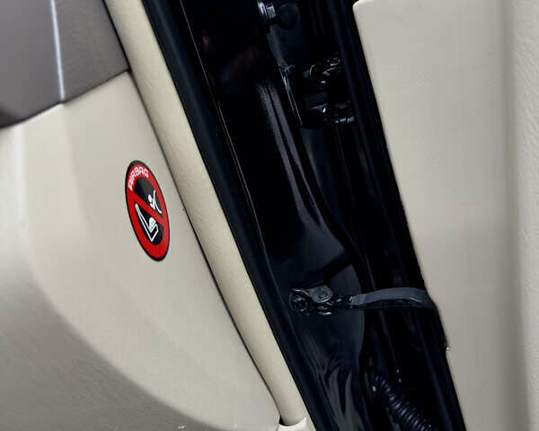 Черный Тойота Ленд Крузер Прадо, объемом двигателя 4 л и пробегом 285 тыс. км за 15800 $, фото 61 на Automoto.ua