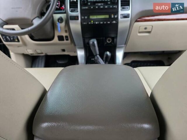 Чорний Тойота Ленд Крузер Прадо, об'ємом двигуна 4 л та пробігом 260 тис. км за 12999 $, фото 60 на Automoto.ua