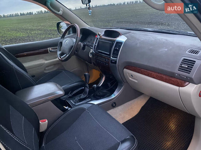 Черный Тойота Ленд Крузер Прадо, объемом двигателя 3.96 л и пробегом 419 тыс. км за 15900 $, фото 13 на Automoto.ua