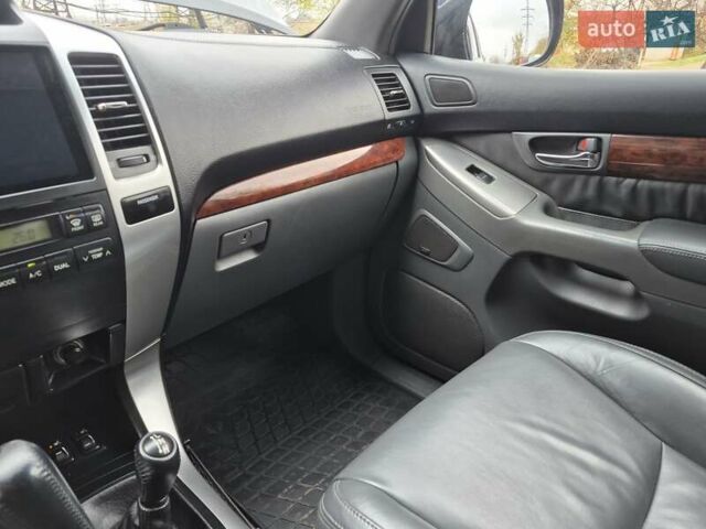 Черный Тойота Ленд Крузер Прадо, объемом двигателя 3.96 л и пробегом 288 тыс. км за 14100 $, фото 11 на Automoto.ua