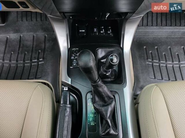 Чорний Тойота Ленд Крузер Прадо, об'ємом двигуна 4 л та пробігом 260 тис. км за 12999 $, фото 34 на Automoto.ua