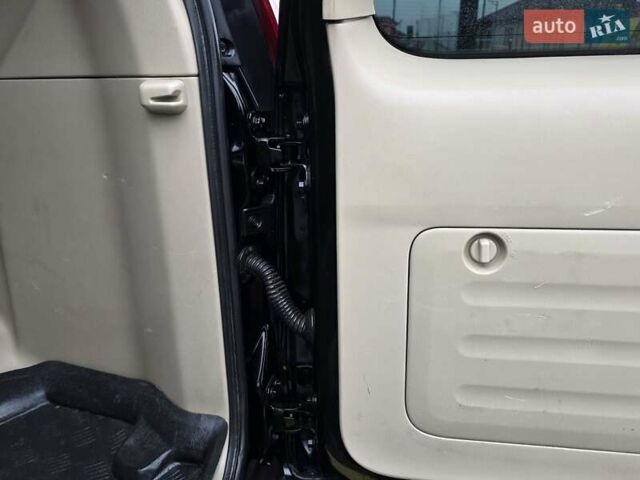 Чорний Тойота Ленд Крузер Прадо, об'ємом двигуна 4 л та пробігом 260 тис. км за 12999 $, фото 73 на Automoto.ua
