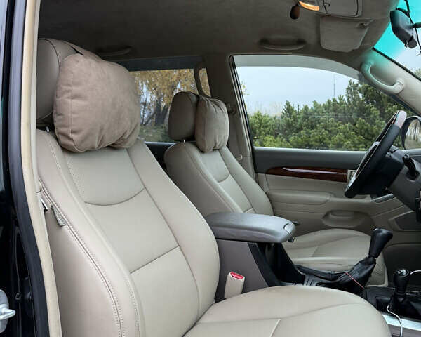 Чорний Тойота Ленд Крузер Прадо, об'ємом двигуна 4 л та пробігом 274 тис. км за 16900 $, фото 4 на Automoto.ua