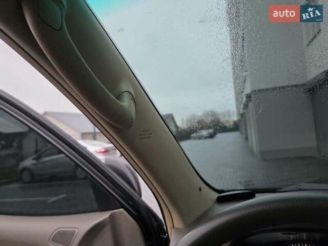 Чорний Тойота Ленд Крузер Прадо, об'ємом двигуна 4 л та пробігом 260 тис. км за 12999 $, фото 35 на Automoto.ua