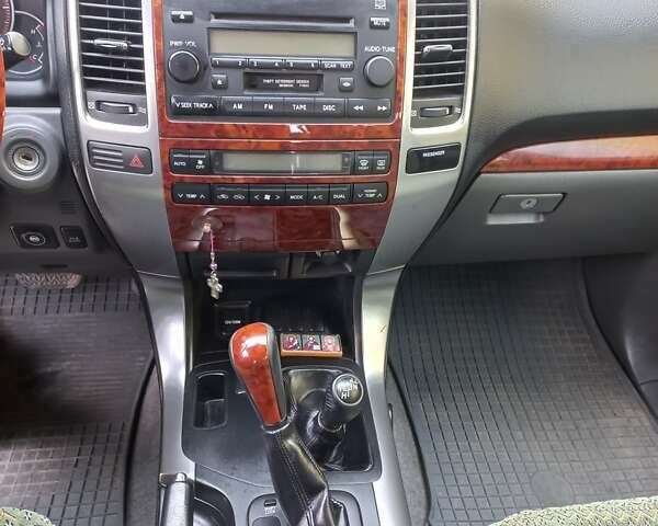 Черный Тойота Ленд Крузер Прадо, объемом двигателя 2.7 л и пробегом 128 тыс. км за 15000 $, фото 10 на Automoto.ua