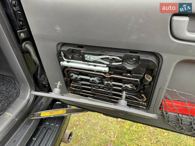 Чорний Тойота Ленд Крузер Прадо, об'ємом двигуна 0 л та пробігом 313 тис. км за 17800 $, фото 18 на Automoto.ua