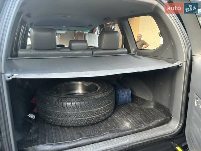 Черный Тойота Ленд Крузер Прадо, объемом двигателя 3.96 л и пробегом 395 тыс. км за 16900 $, фото 4 на Automoto.ua