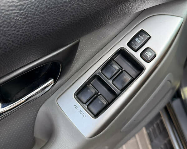 Черный Тойота Ленд Крузер Прадо, объемом двигателя 4 л и пробегом 225 тыс. км за 16000 $, фото 15 на Automoto.ua