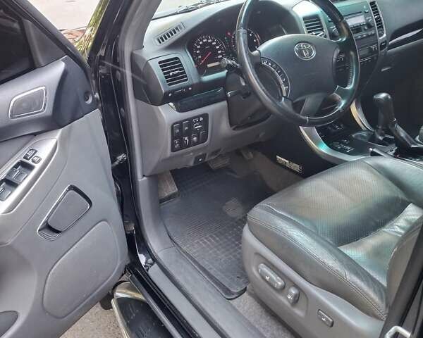 Черный Тойота Ленд Крузер Прадо, объемом двигателя 4 л и пробегом 112 тыс. км за 23500 $, фото 9 на Automoto.ua