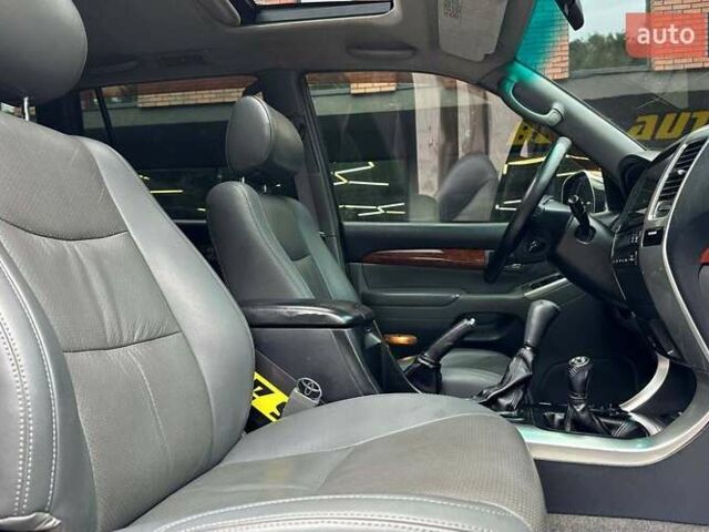 Черный Тойота Ленд Крузер Прадо, объемом двигателя 3.96 л и пробегом 316 тыс. км за 18900 $, фото 16 на Automoto.ua