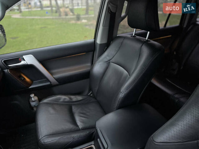 Черный Тойота Ленд Крузер Прадо, объемом двигателя 4 л и пробегом 242 тыс. км за 25000 $, фото 14 на Automoto.ua