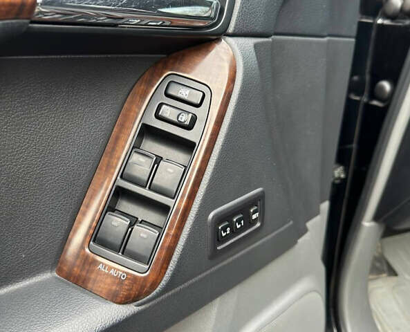 Чорний Тойота Ленд Крузер Прадо, об'ємом двигуна 4 л та пробігом 241 тис. км за 27000 $, фото 9 на Automoto.ua