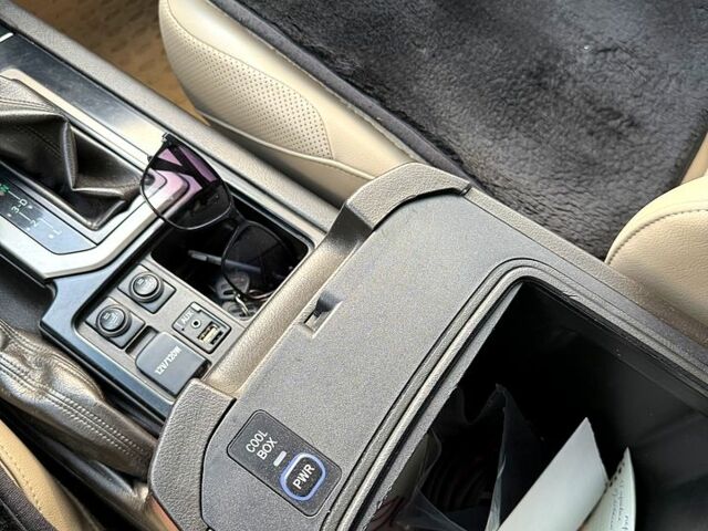 Черный Тойота Ленд Крузер Прадо, объемом двигателя 2.7 л и пробегом 183 тыс. км за 21000 $, фото 7 на Automoto.ua