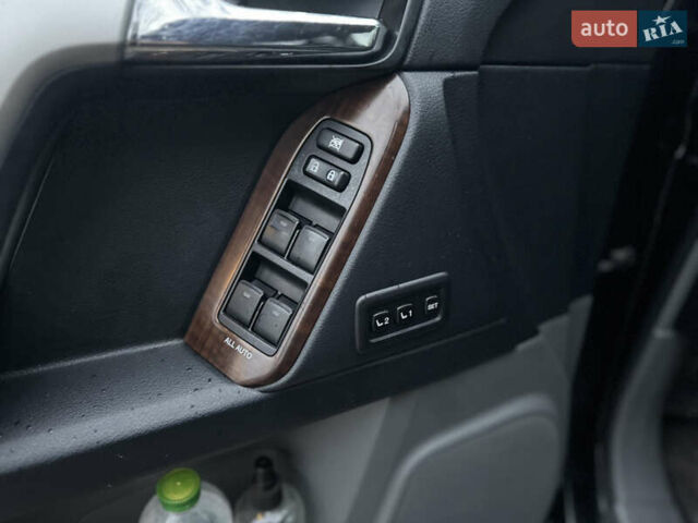 Черный Тойота Ленд Крузер Прадо, объемом двигателя 4 л и пробегом 242 тыс. км за 25000 $, фото 17 на Automoto.ua