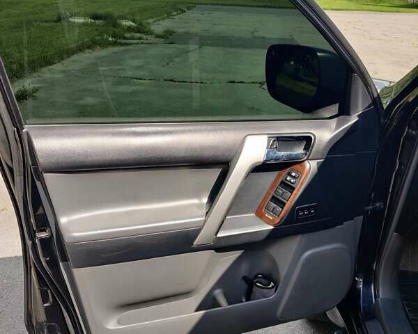 Черный Тойота Ленд Крузер Прадо, объемом двигателя 3 л и пробегом 267 тыс. км за 26000 $, фото 18 на Automoto.ua