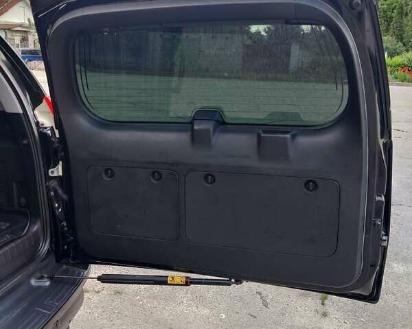 Черный Тойота Ленд Крузер Прадо, объемом двигателя 3 л и пробегом 267 тыс. км за 26000 $, фото 27 на Automoto.ua