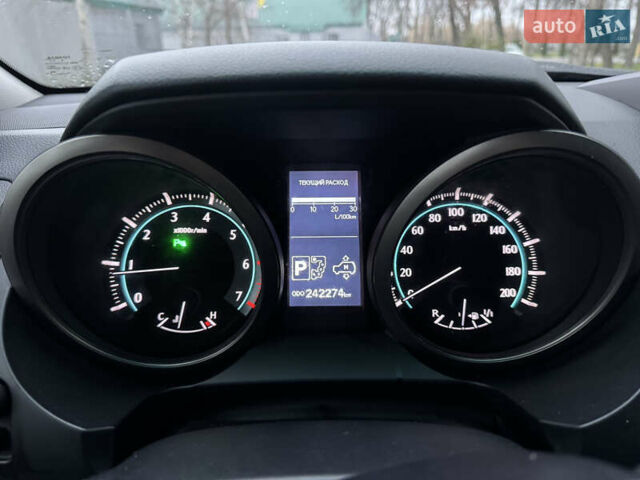 Черный Тойота Ленд Крузер Прадо, объемом двигателя 4 л и пробегом 242 тыс. км за 25000 $, фото 26 на Automoto.ua