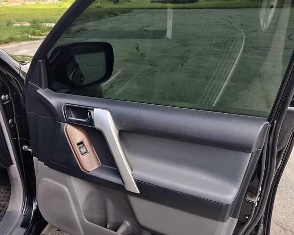 Черный Тойота Ленд Крузер Прадо, объемом двигателя 3 л и пробегом 267 тыс. км за 26000 $, фото 20 на Automoto.ua