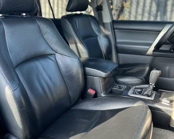 Чорний Тойота Ленд Крузер Прадо, об'ємом двигуна 4 л та пробігом 260 тис. км за 22500 $, фото 6 на Automoto.ua