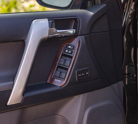 Чорний Тойота Ленд Крузер Прадо, об'ємом двигуна 2.98 л та пробігом 155 тис. км за 26500 $, фото 40 на Automoto.ua