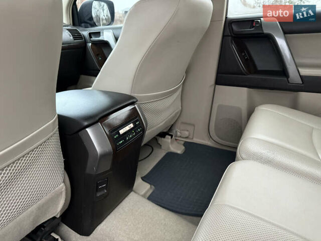 Черный Тойота Ленд Крузер Прадо, объемом двигателя 4 л и пробегом 199 тыс. км за 21600 $, фото 37 на Automoto.ua