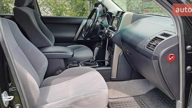 Черный Тойота Ленд Крузер Прадо, объемом двигателя 2.7 л и пробегом 180 тыс. км за 22500 $, фото 7 на Automoto.ua